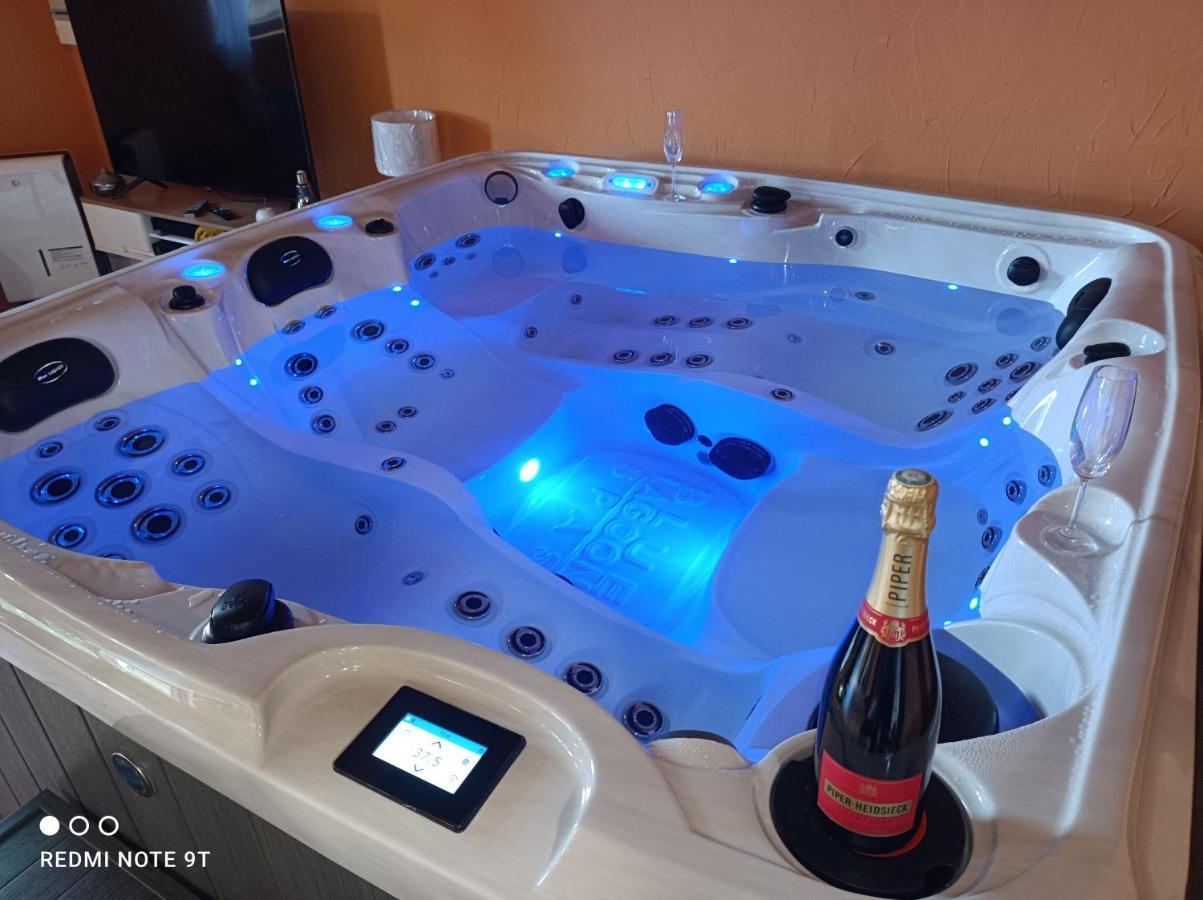 Sauna & Double Jacuzzi Interieur Et Sous Les Etoiles 1H30 Paris Ladon Экстерьер фото